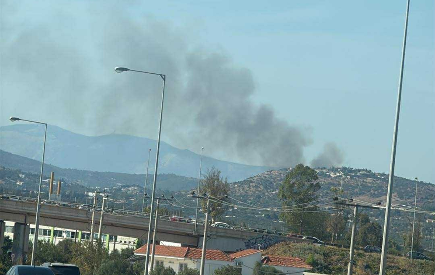 Φωτιά στην Παιανία κοντά στην Αττική Οδό
