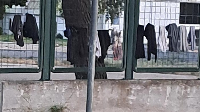 Λαμία: Επιχείρηση «σκούπα» σε Ρομά που είχαν στήσει υπαίθρια κατασκήνωση με είδη προικός