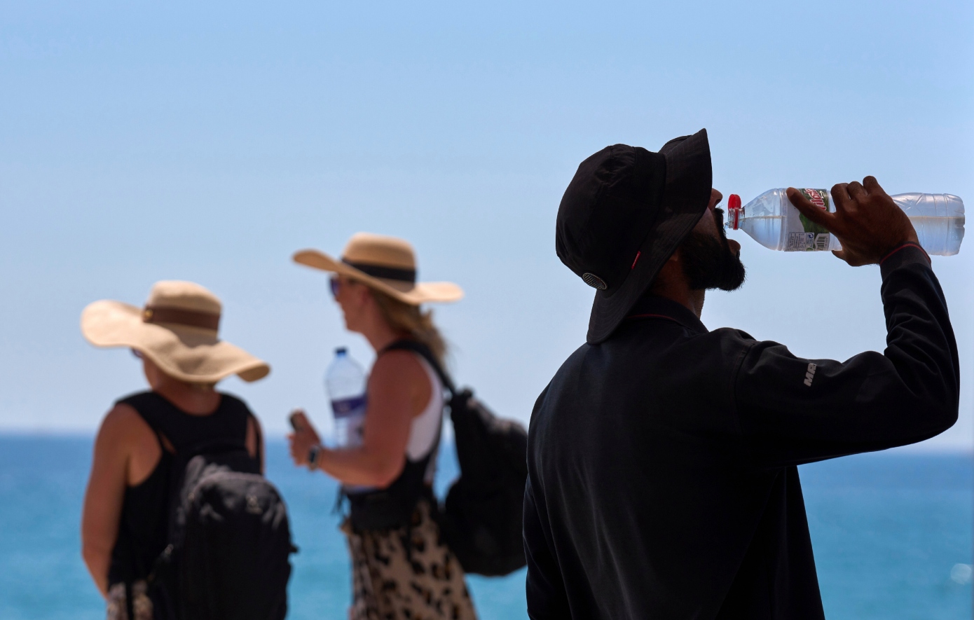 Καύσωνας και πυρκαγιές πλήττουν χωρίς ανάπαυλα τη νότια Ευρώπη &#8211; Χιλιάδες άνθρωποι απομακρύνονται από σπίτια, 3 νεκροί στην Ισπανία