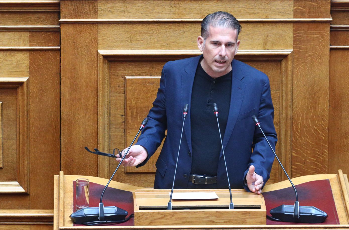 Καραναστάσης: Όταν ήρθα από τη Λάρισα, ανέβηκα στον Λυκαβηττό και είπα στην Αθήνα «εσένα θα σε καταφέρω» και τα κατάφερα καλά