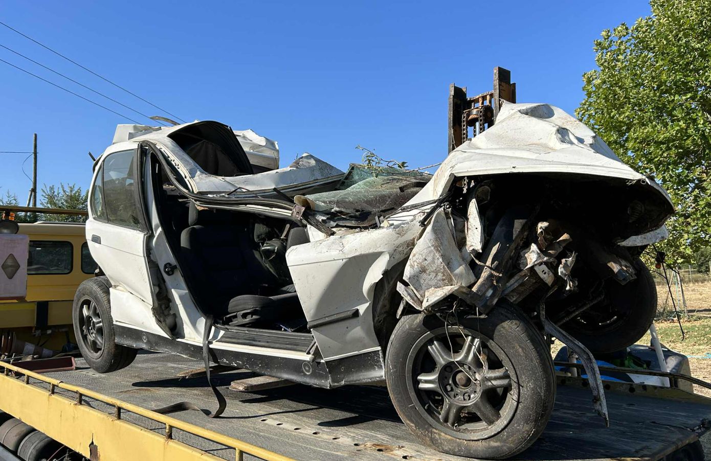 Συγκλονίζουν οι εικόνες μετά το τροχαίο με δύο νεκρούς 16χρονους στην Καστοριά: Παραμορφώθηκε το αυτοκίνητο