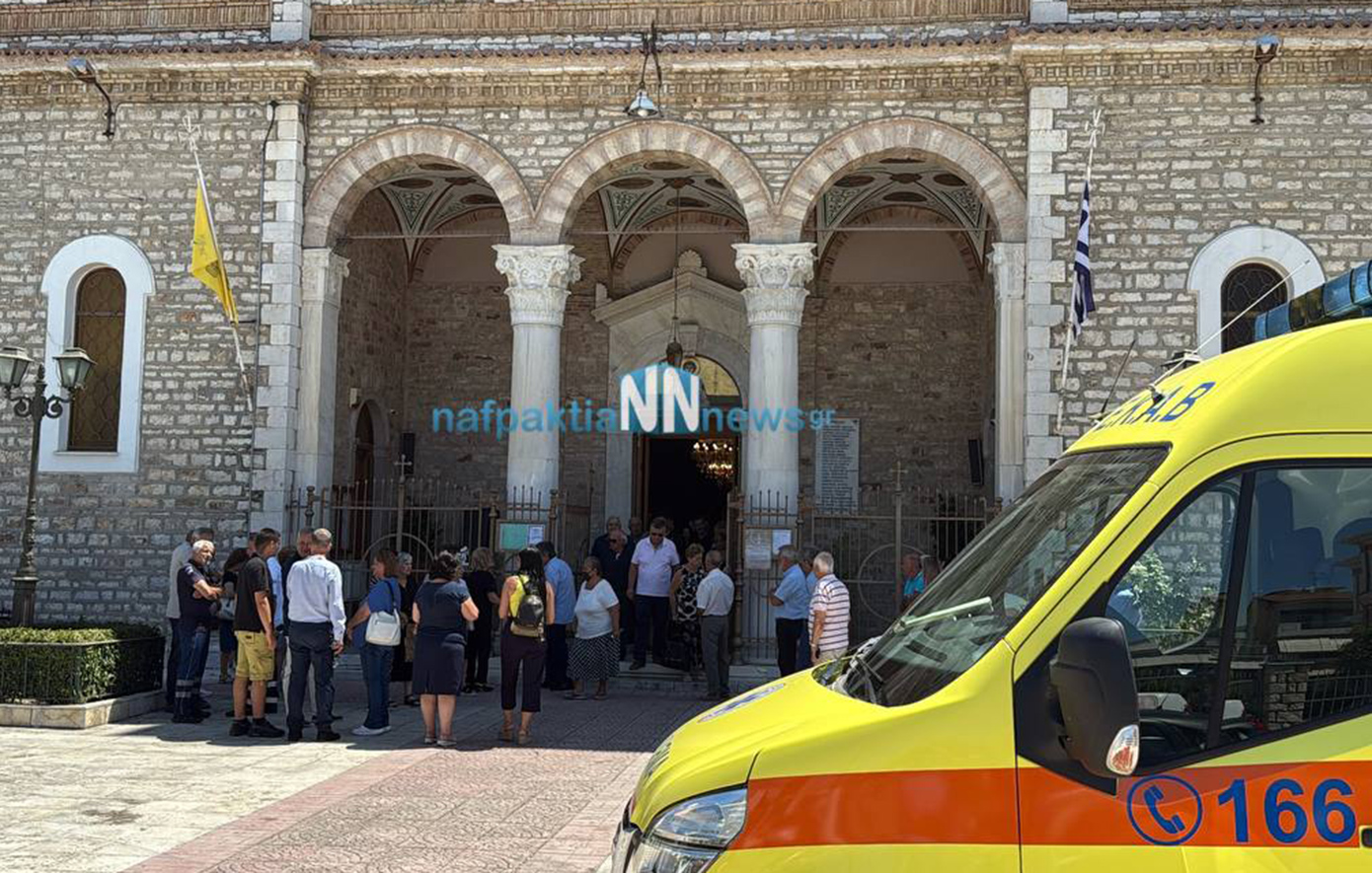 Συγκίνηση στην Εξόδιο Ακολουθία της Αθηνάς Παπαχρήστου