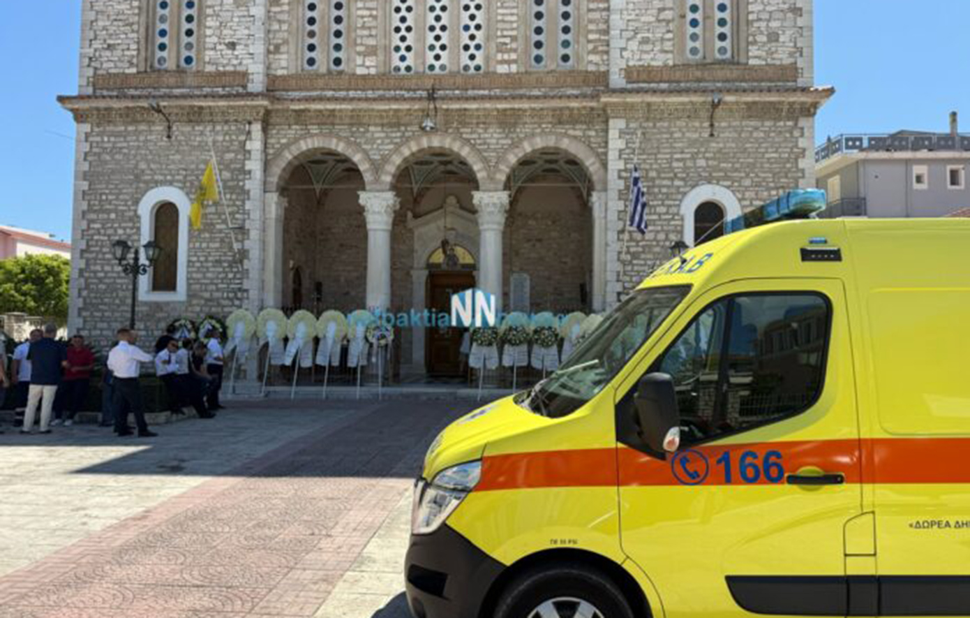 Συγκίνηση στην Εξόδιο Ακολουθία της Αθηνάς Παπαχρήστου