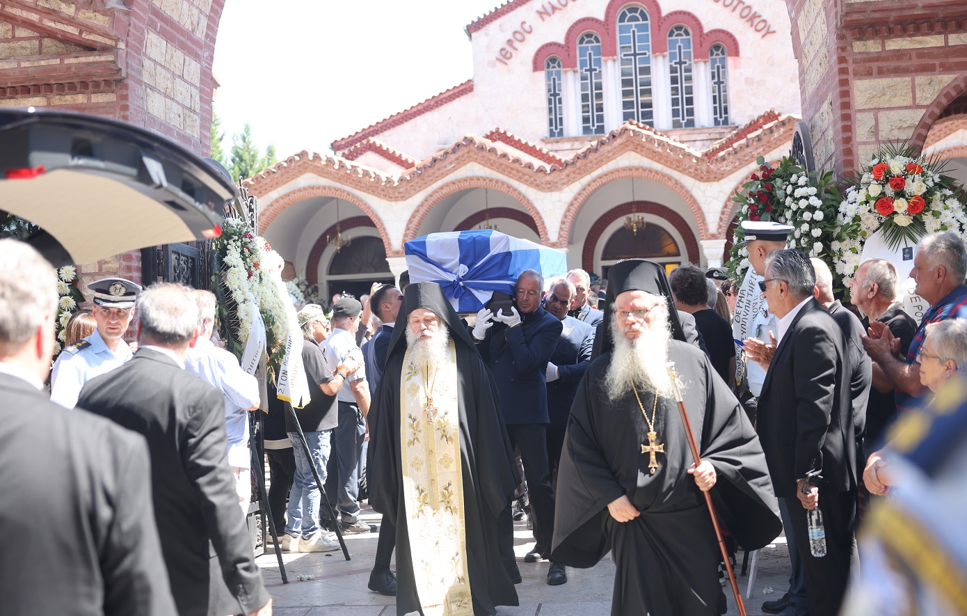 «Έφυγε το καλύτερο παιδί» τα λόγια Μητσοτάκη στον επικήδειο για τον Απόστολο Βεσυρόπουλο – Πλήθος κόσμου στο τελευταίο αντίο