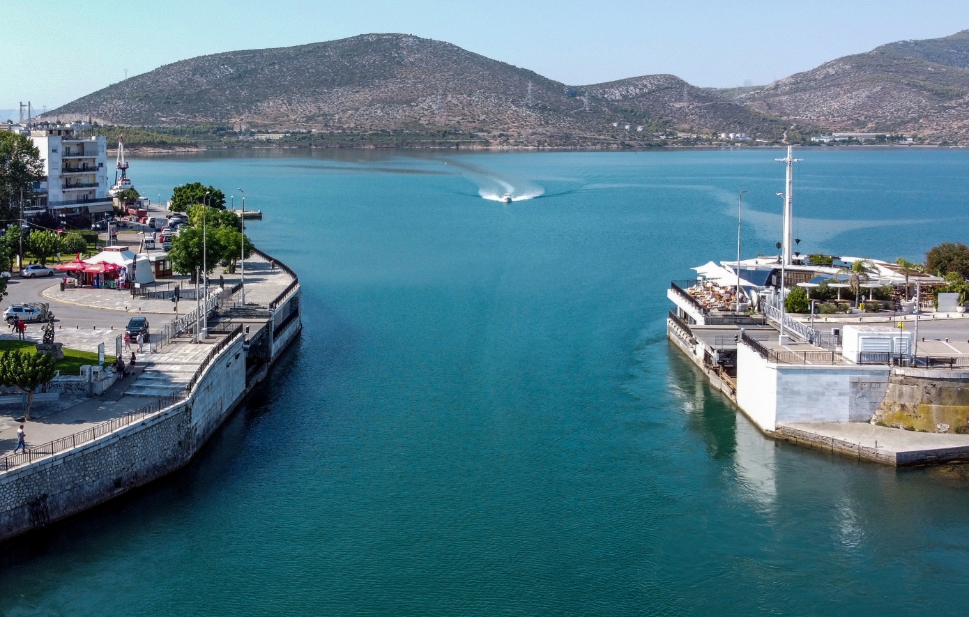 Κομμένη στα δύο η Χαλκίδα: «Κόλλησε» η γέφυρα του Ευρίπου &#8211; Άγνωστο πότε θα αποκατασταθεί