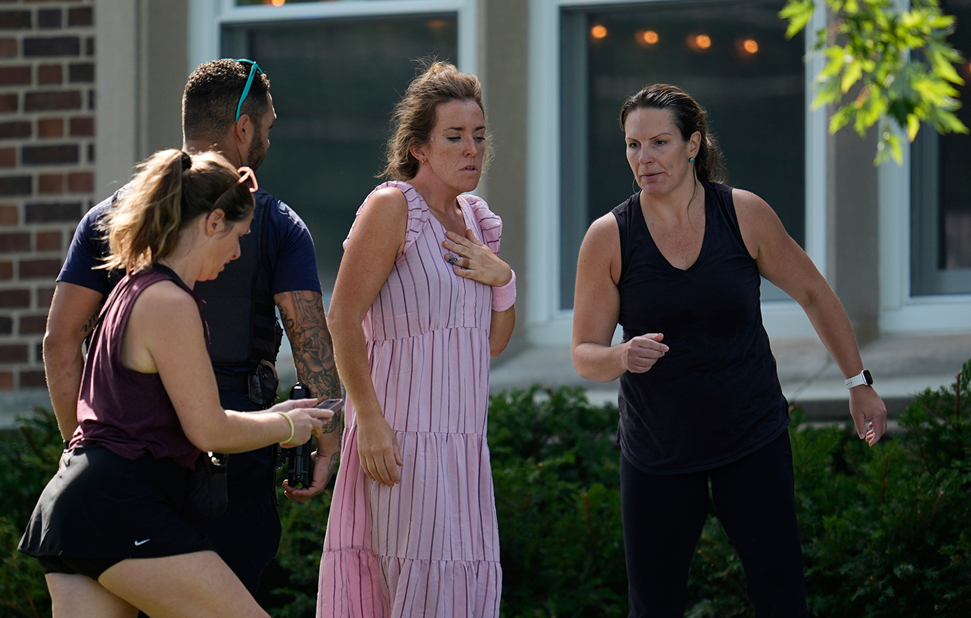 Μακελειό στο καθολικό σχολείο της Μινεάπολη Μακελειό στο καθολικό σχολείο της Μινεάπολη