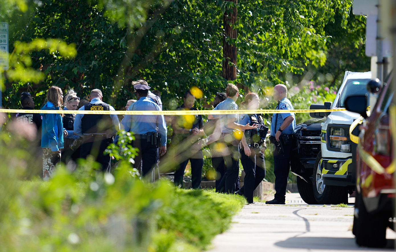 Μακελειό στο καθολικό σχολείο της Μινεάπολη Μακελειό στο καθολικό σχολείο της Μινεάπολη