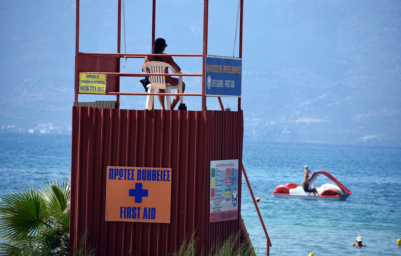 Ναυαγοσώστης εκτός υπηρεσίας έσωσε πέντε νεαρά άτομα που κινδύνευαν να πνιγούν στα Χανιά