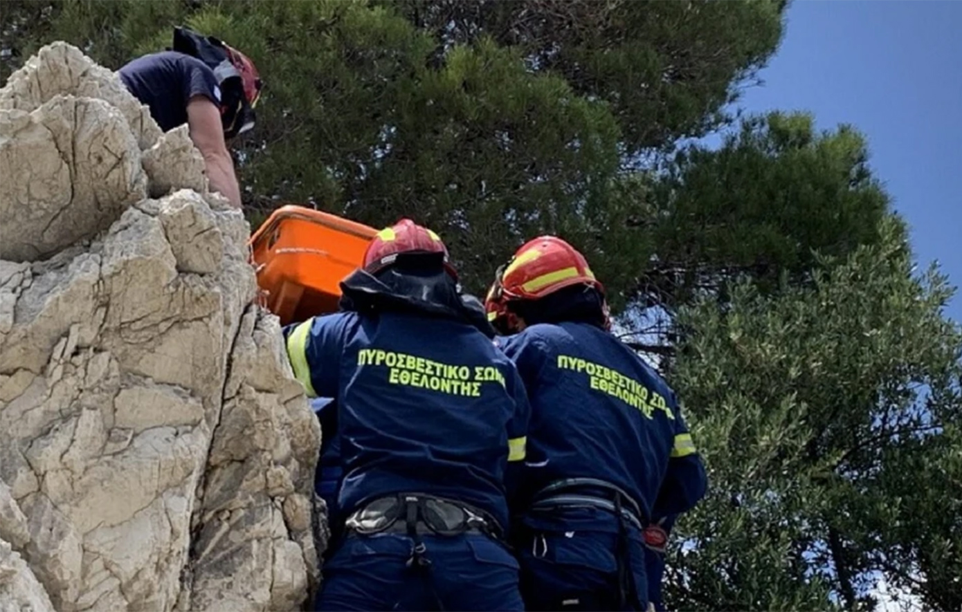 Επιχείρηση της Πυροσβεστικής για τη μεταφορά σε ασφαλές σημείο ορειβάτισσας που τραυματίστηκε στον Όλυμπο    