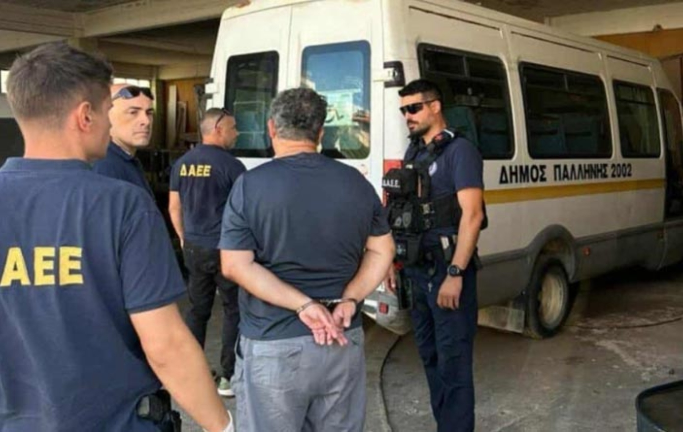 Συνελήφθη υπάλληλος του Δήμου Παλλήνης για τέσσερις εμπρησμούς – Κατηγορείται για κακούργημα
