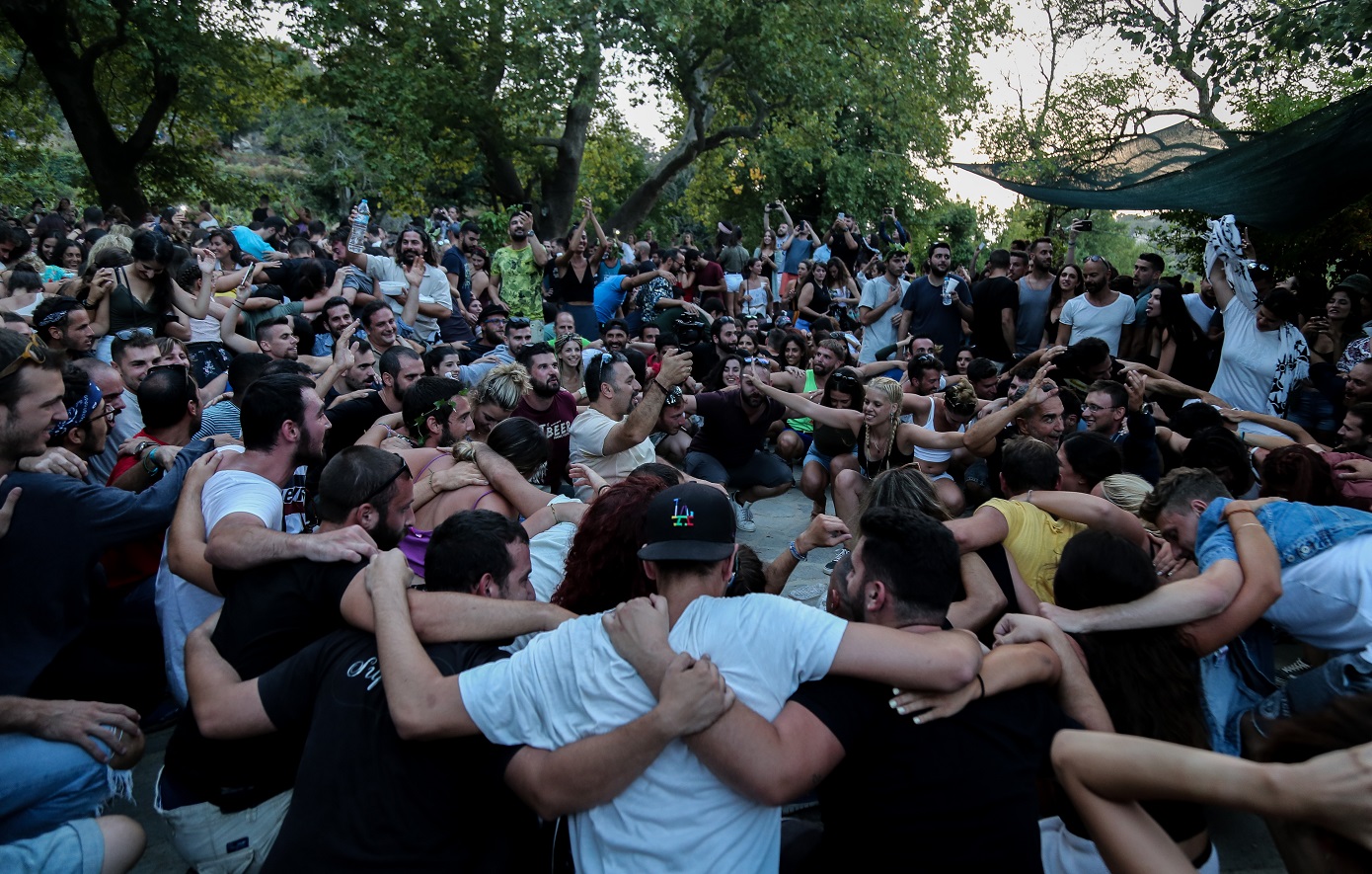 Μπαράζ ακυρώσεων πανηγυριών στην Ικαρία – Η θλιβερή είδηση πίσω από την απόφαση