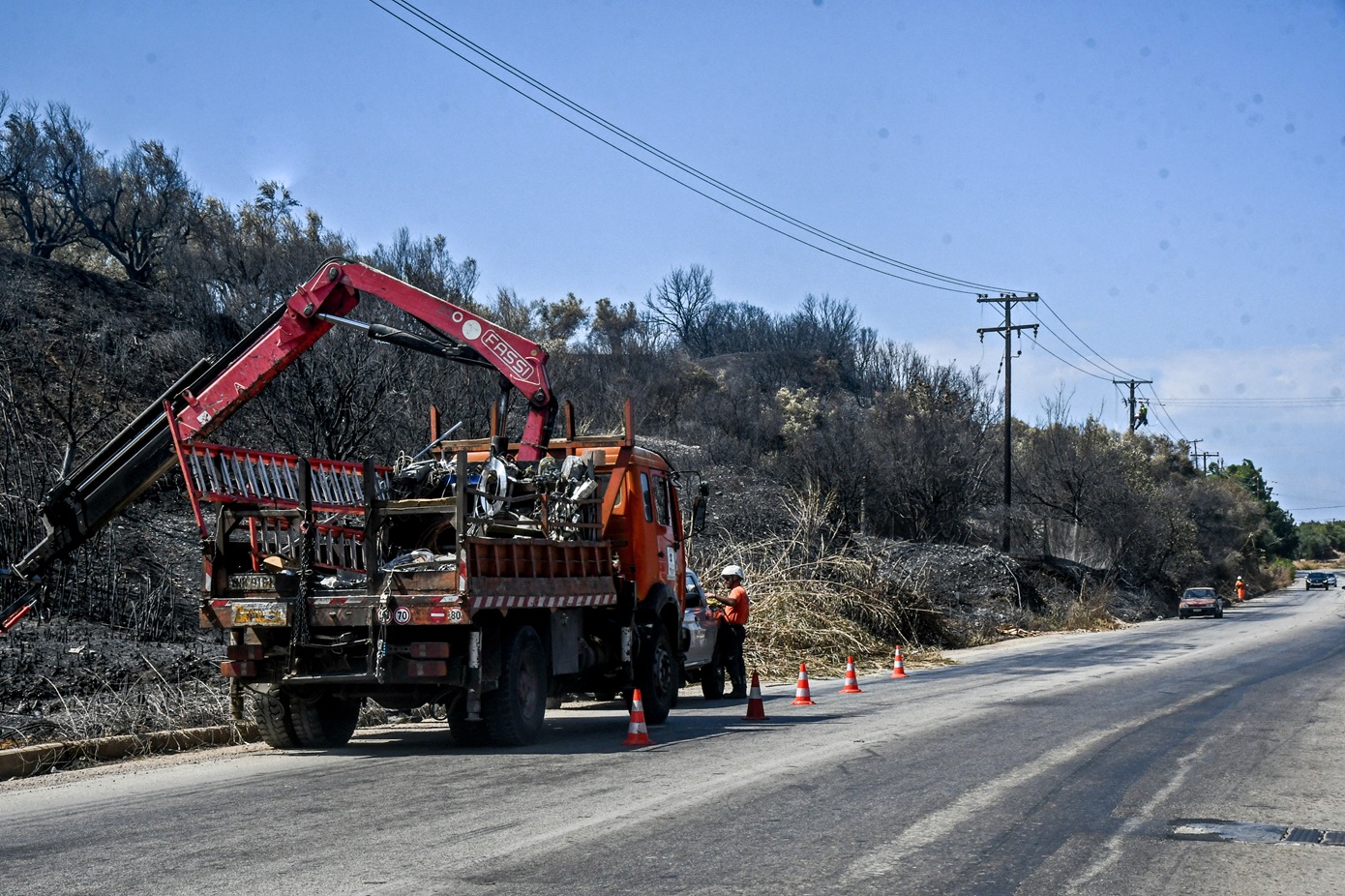 Χωρίς ενεργό μέτωπο η φωτιά στα Συχαινά Πάτρας &#8211; Στα Καμπιά Χίου επιχειρούν εναέριες δυνάμεις