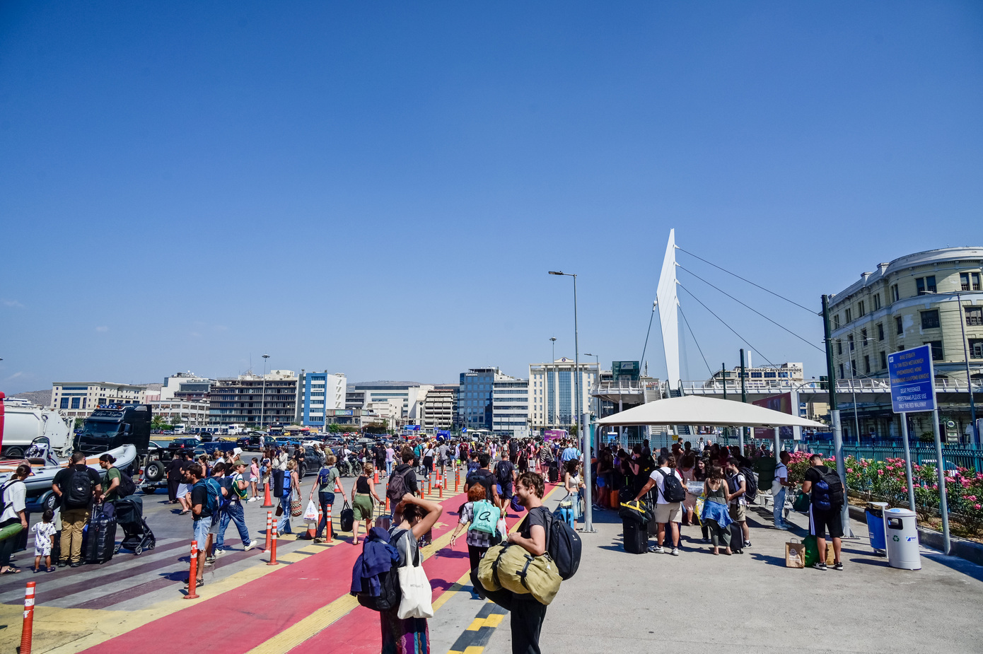 Επιστρέφουν στην Αθήνα οι αδειούχοι &#8211; Αυξημένα τα δρομολόγια για Πειραιά λόγω των χιλιάδων ταξιδιωτών