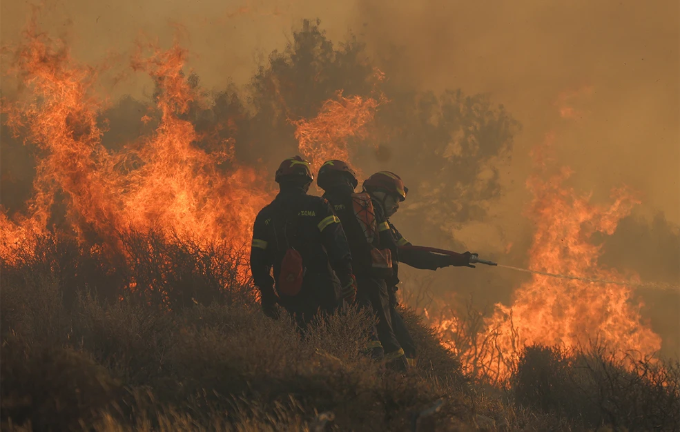 Μεγάλη αναζωπύρωση της φωτιάς στην Αρχαία Ολυμπία
