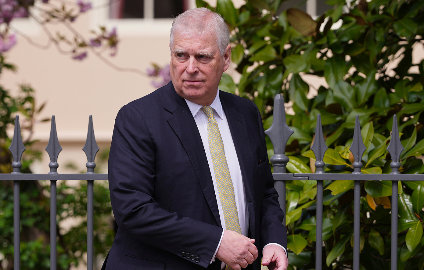 Ο πρίγκιπας Άντριου σε μια απρεπή επίθεση εναντίον εργατών κοντά στην έπαυλή του: «Τι διάολο κάνετε;»