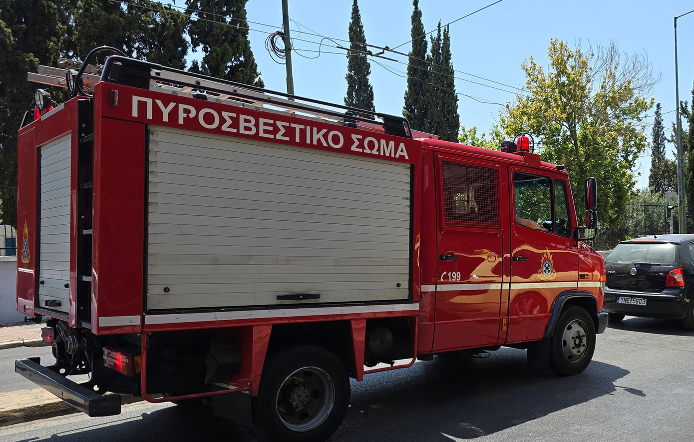 Εκτροπή πυροσβεστικού οχήματος στη Νέα Χαλκηδόνα με έναν τραυματία &#8211; Πού έχει διακοπεί η κυκλοφορία