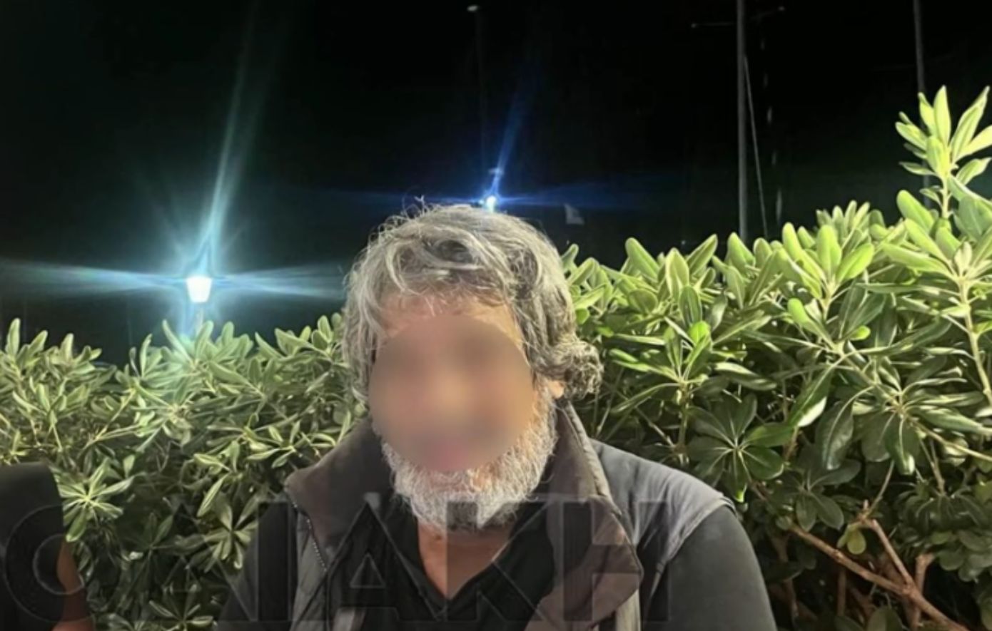 Του έδωσαν 160 ευρώ για να τον αποζημιώσουν &#8211; Τι είπε ο άστεγος που τον έριξε σε σιντριβάνι νεαρός στη Ρόδο