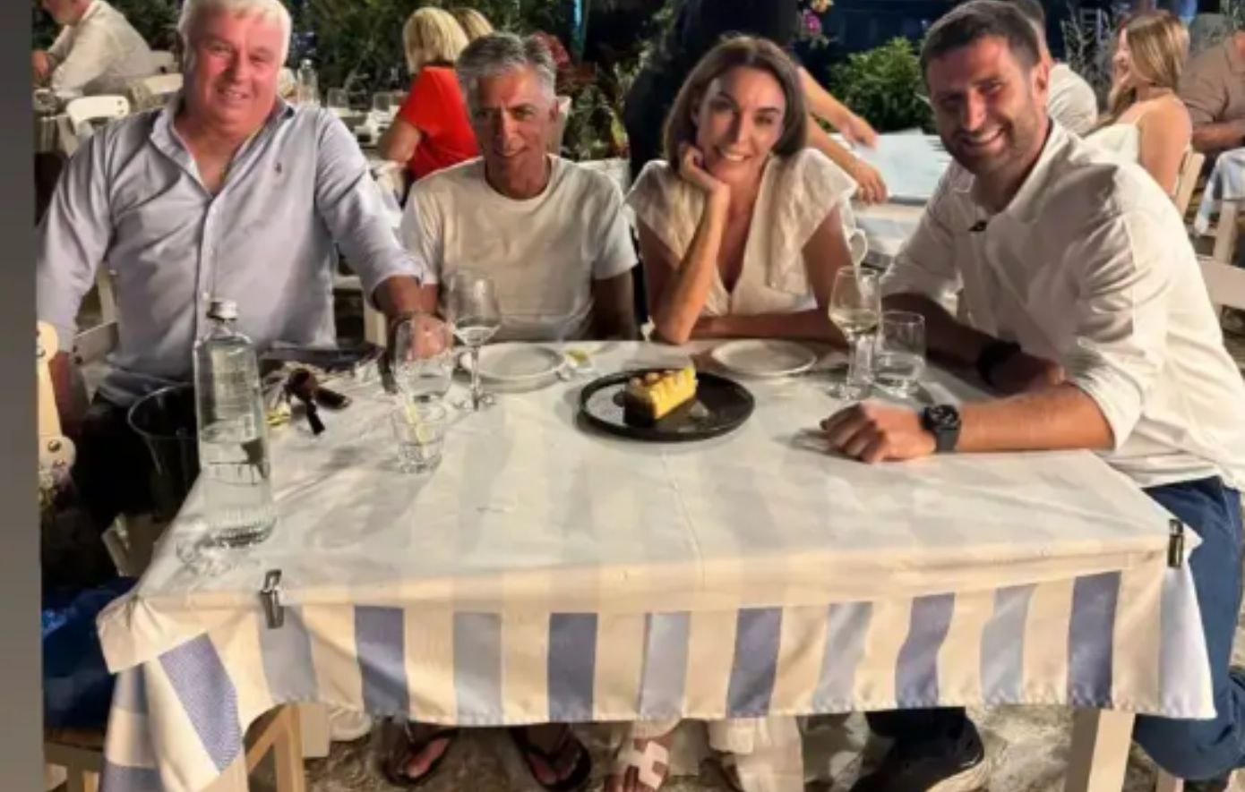 Στο Μεγανήσι για διακοπές η Τατιάνα Στεφανίδου και ο Νίκος Ευαγγελάτος λίγο πριν την επιστροφή τους στην τηλεόραση