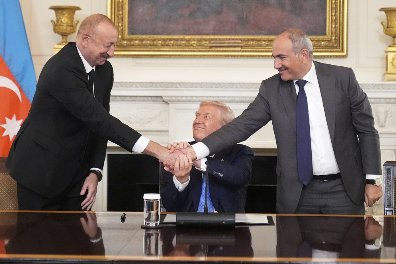 Το Αζερμπαϊτζάν και η Αρμενία υπέγραψαν την συμφωνία ειρήνης στον Λευκό Οίκο με τον Τραμπ