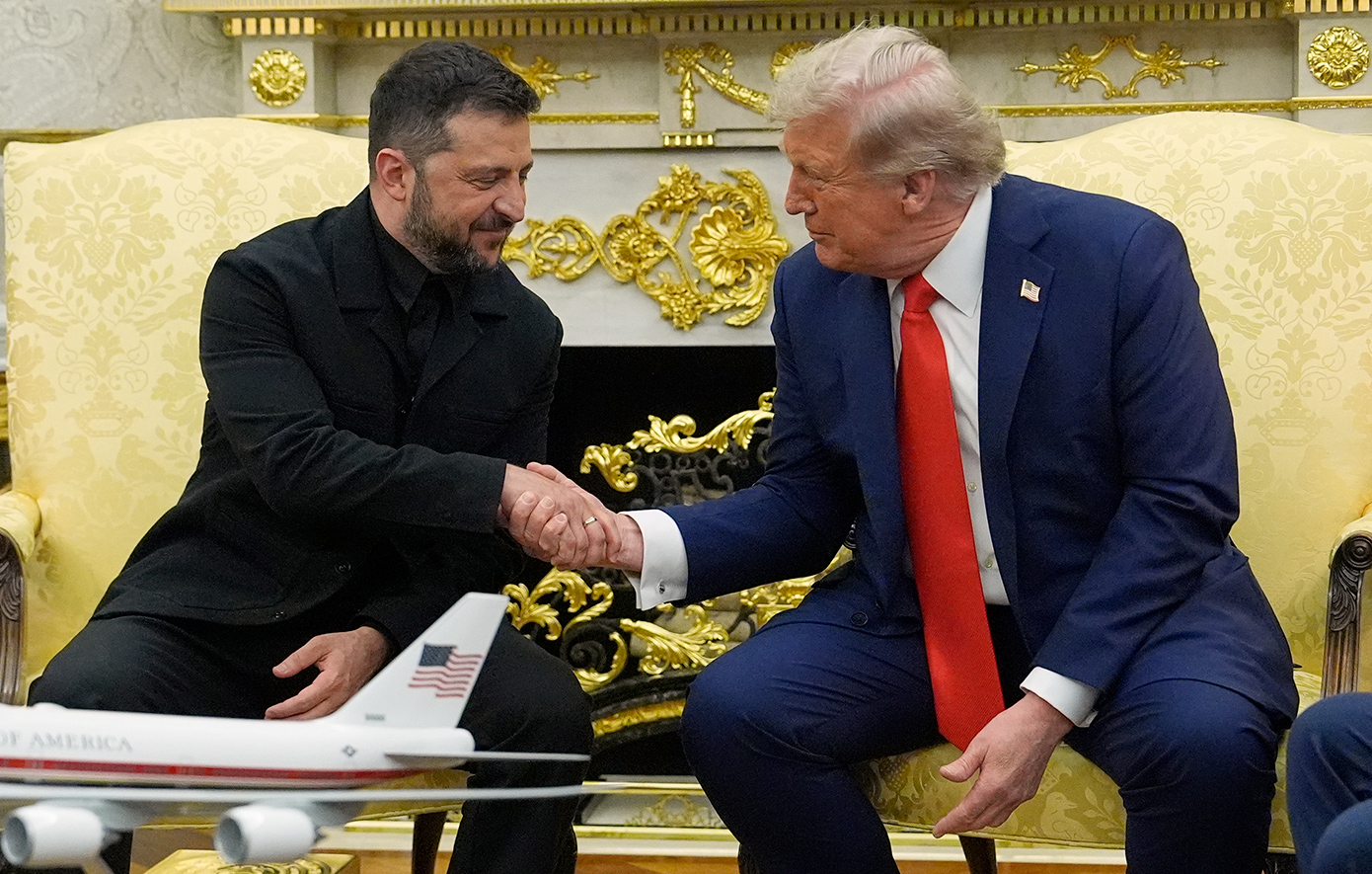 Βολοντίμιρ Ζελένσκι: «Έσφαξε με το βαμβάκι» τον δημοσιογράφο που του επιτέθηκε κατά την τελευταία του επίσκεψη στον Λευκό Οίκο