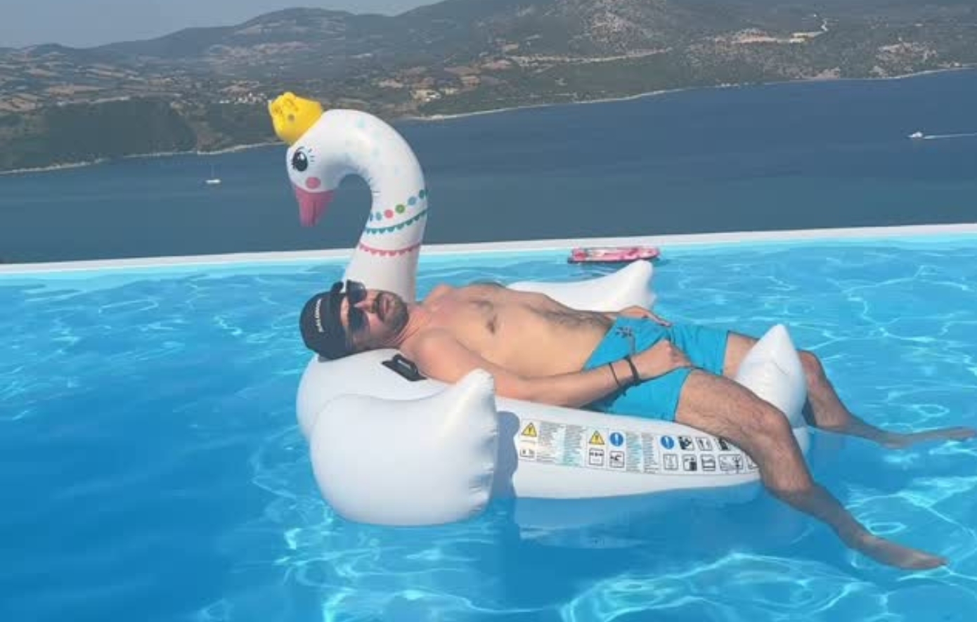 «Μπορώ να σαπίσω περισσότερο και θα το κάνω» &#8211; To βίντεο του Γιάννη Τσιμιτσέλη από τις διακοπές του