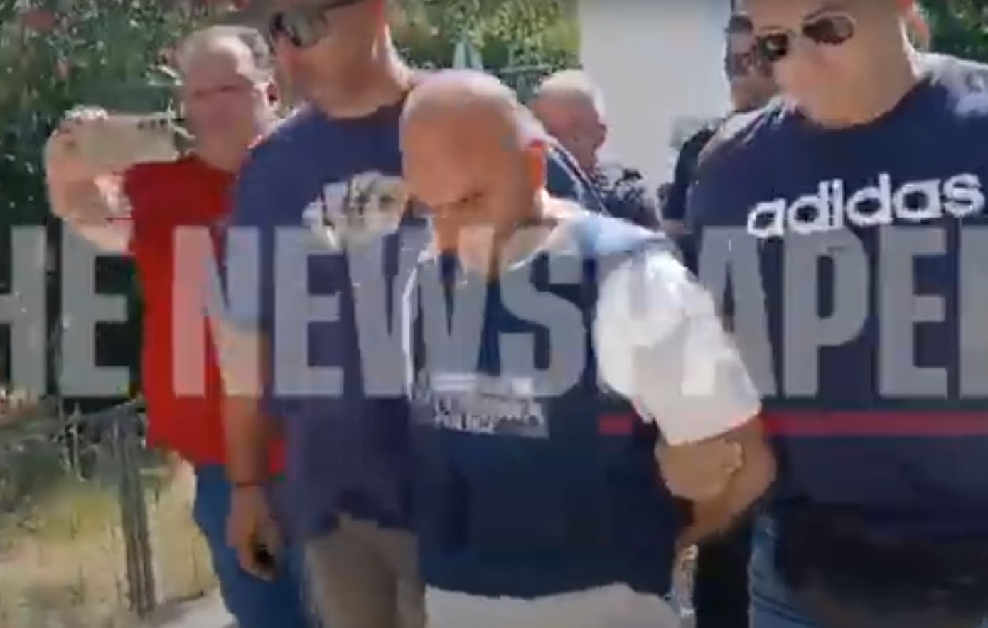 Αμίλητος, με σκυμμένο το κεφάλι στον εισαγγελέα ο γυναικοκτόνος του Βόλου &#8211; Δείτε βίντεο