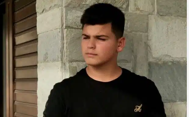 «Νικόλα μας, γιατί έφυγες τόσο ξαφνικά;»: Ραγίζει καρδιές η αδερφή του 18χρονου που κατέρρευσε μπροστά στους φίλους του στον Βόλο