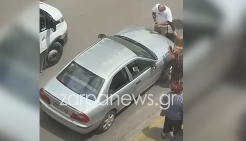 Οδηγός προσπάθησε να χτυπήσει πατέρα παιδιού ΑμεΑ στα Χανιά – Εξοργιστικό βίντεο