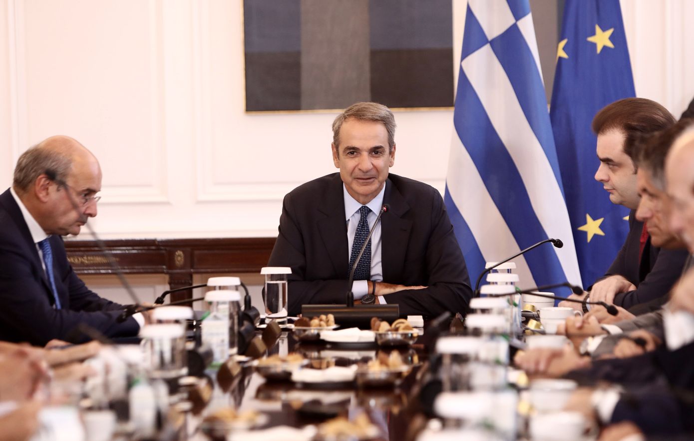 Οι νέες μεταρρυθμιστικές πρωτοβουλίες της κυβέρνησης και οι αναφορές Μητσοτάκη για την ασφάλεια στο υπουργικό