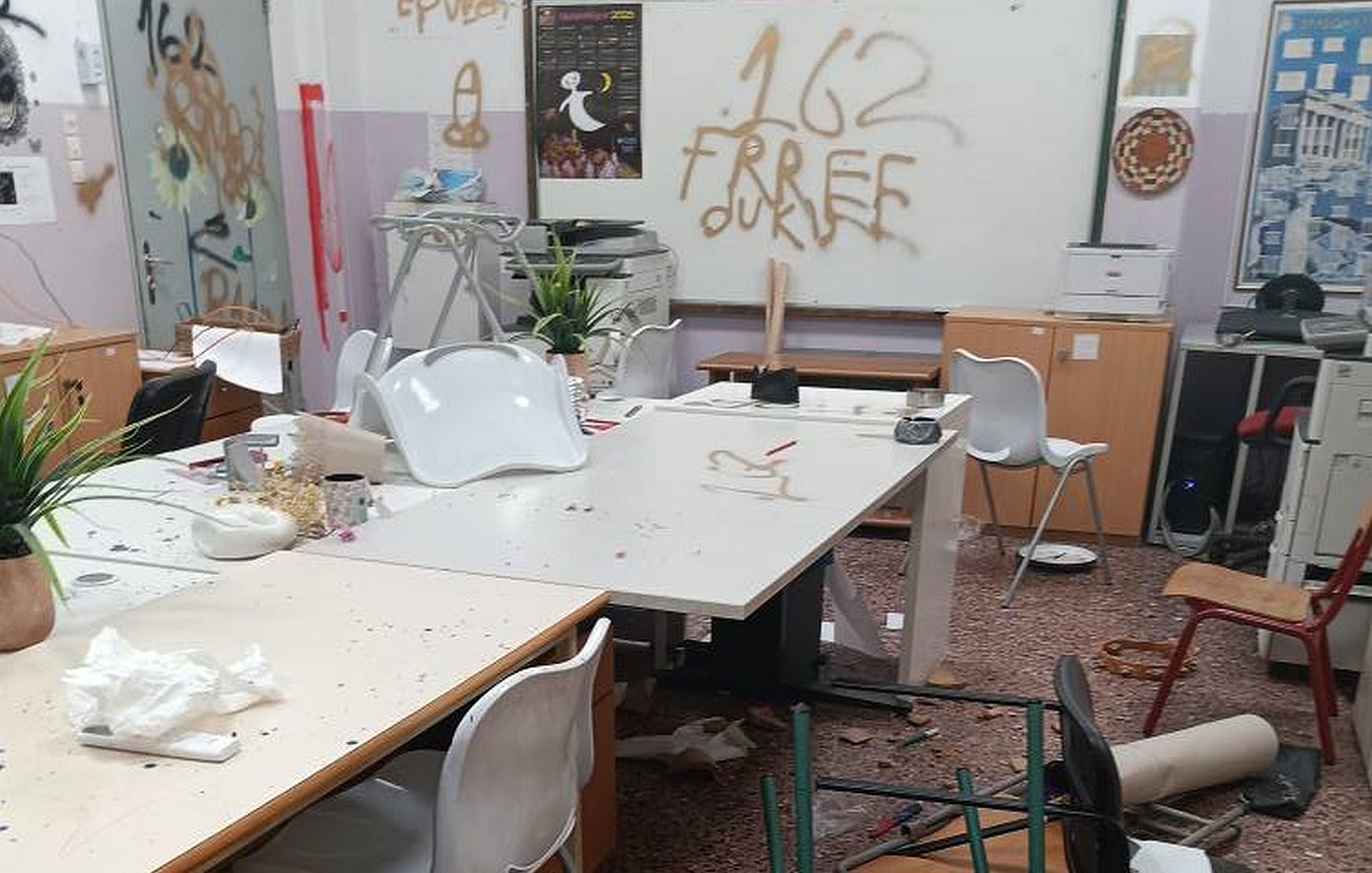 Άγνωστοι προκάλεσαν σοβαρές ζημιές σε δημοτικά σχολεία στο Βύρωνα &#8211; Δείτε φωτογραφίες