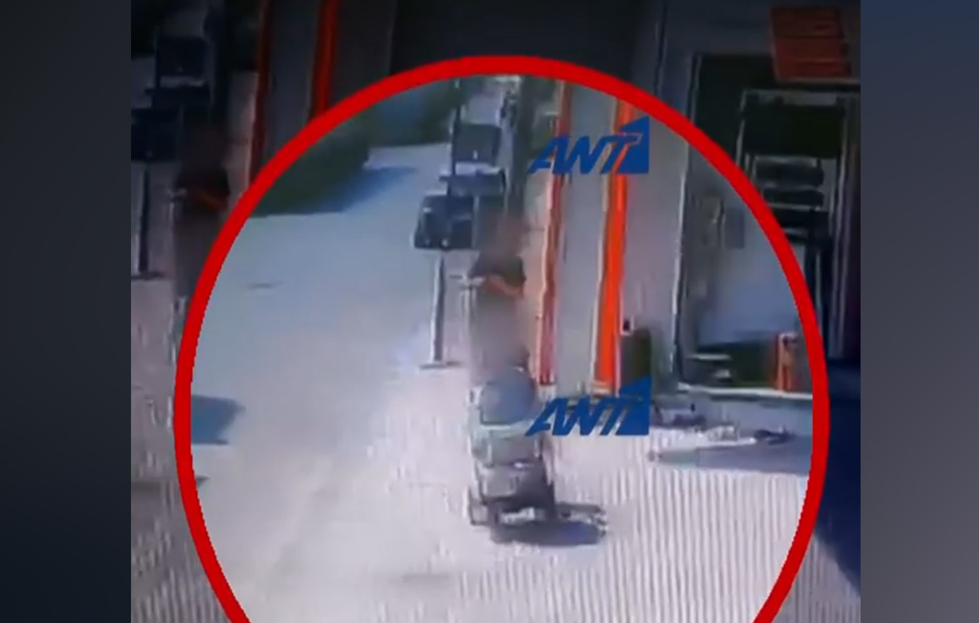 Αρπαγή βρεφών από 17χρονο: Η στιγμή που πλησιάζει τη μητέρα με το καρότσι &#8211; Νέο βίντεο ντοκουμέντο