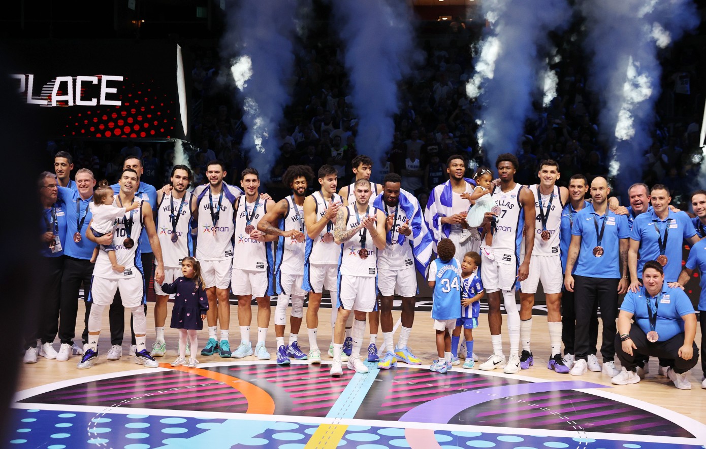 Eurobasket 2025: Δάκρυσε ο Γιάννης Αντετοκούνμπο μετά την απονομή του χάλκινου μεταλλίου