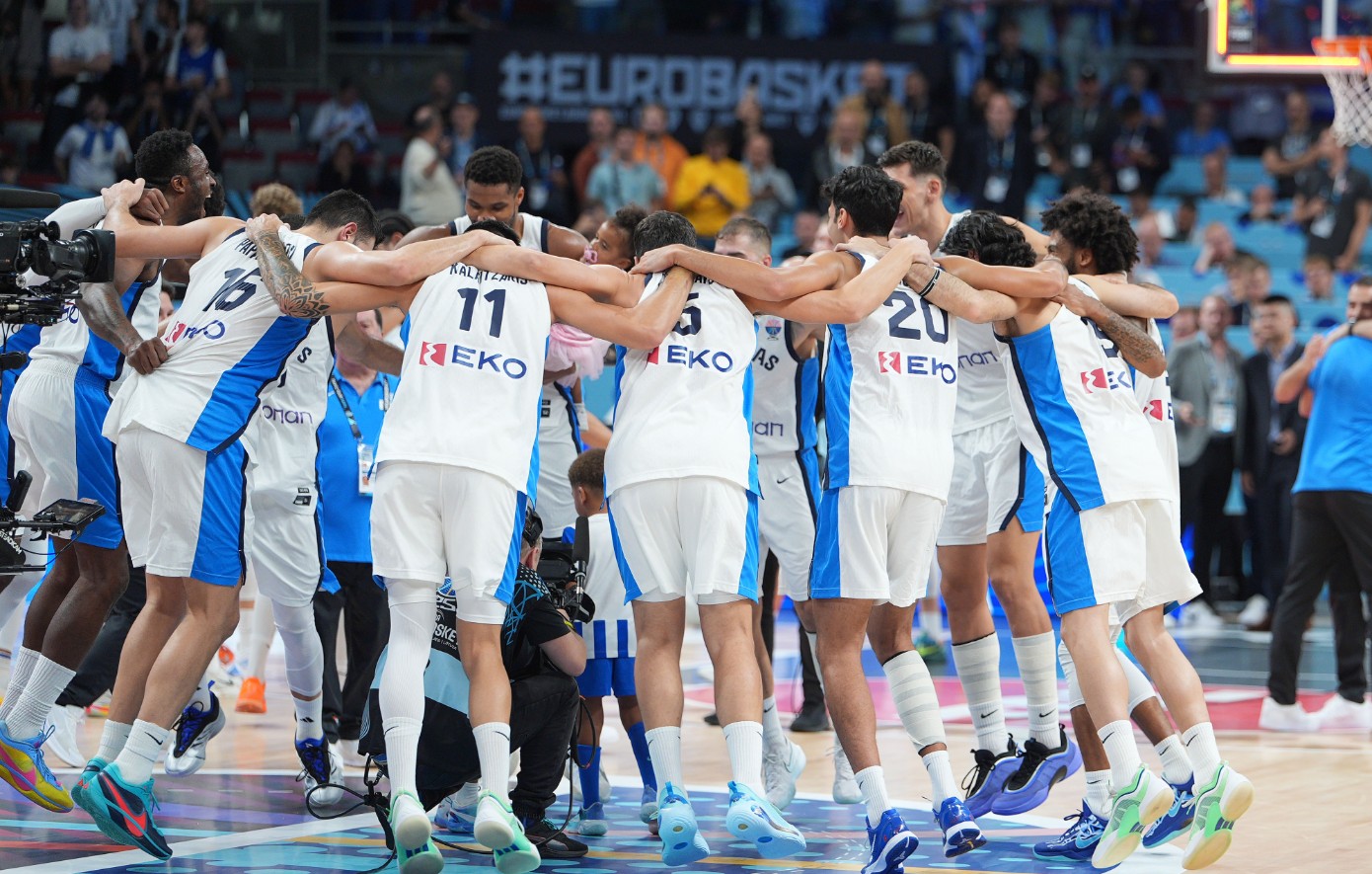 Eurobasket 2025: Ο χορός των παικτών της Εθνικής Ελλάδας για το χάλκινο μετάλλιο