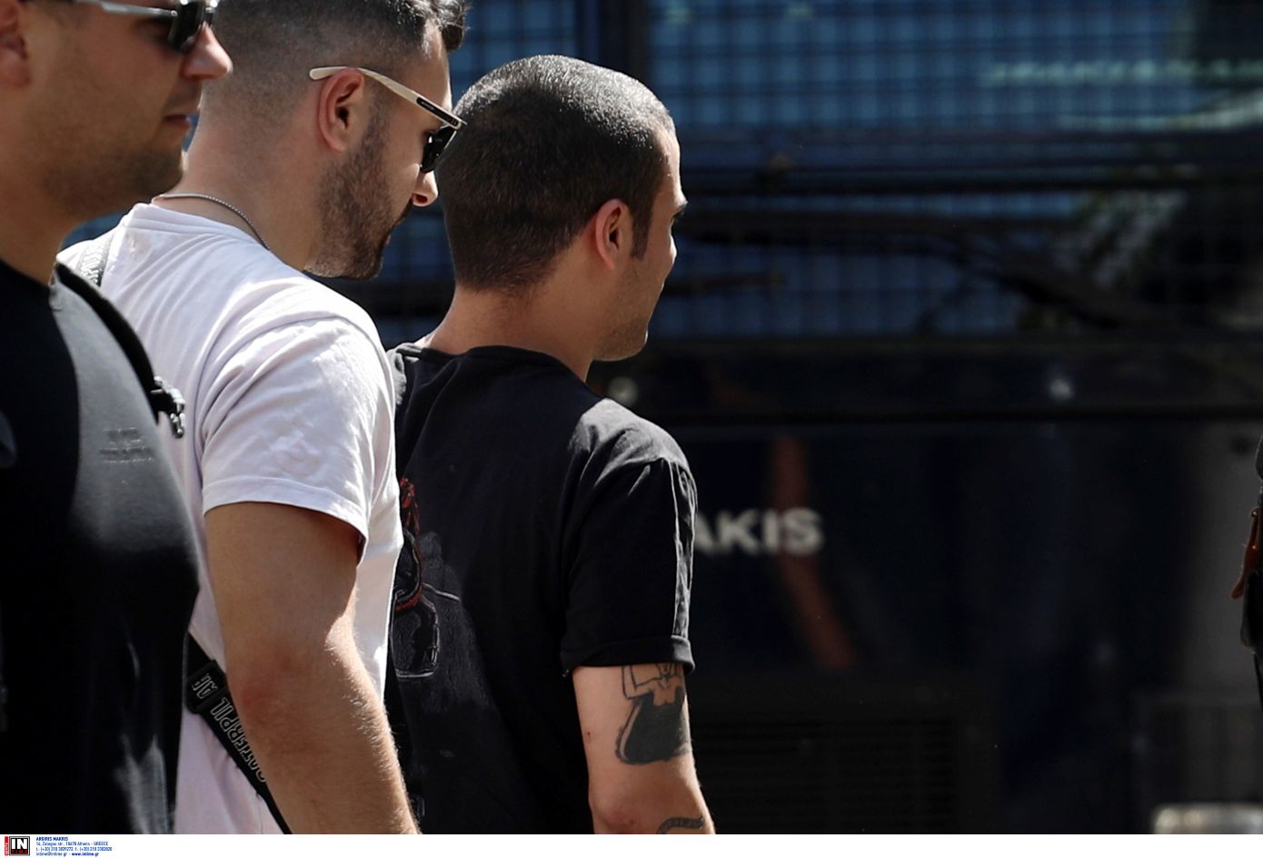 Αναβολή στη δίκη του γιου του Σωκράτη Μάλαμα &#8211; Κατηγορείται για βία και απειλές σε αστυνομικούς