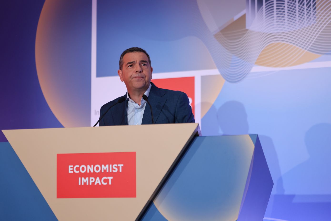 Πού το πάει ο Αλέξης Τσίπρας με την ομιλία που εκφώνησε στο συνέδριο του Economist