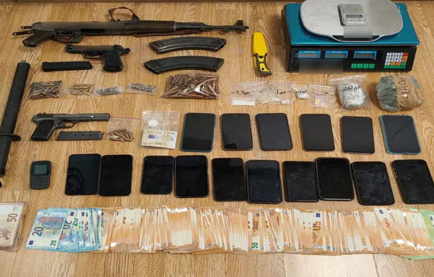 Σκληροί ποινικοί της αλβανικής μαφίας πίσω από τη φυτεία 1.640 δενδρυλλίων – Κατασχέθηκε 1 τόνος κάνναβης, θα έβγαζαν 8 εκατ. ευρώ