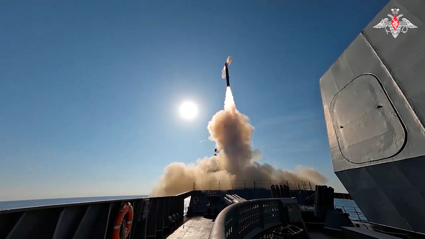 Επίδειξη ισχύος από τη Ρωσία στην άσκηση Zapad 2025 &#8211; Πύραυλος Zircon «έπληξε με ακρίβεια» στόχο στη Θάλασσα του Μπάρεντς