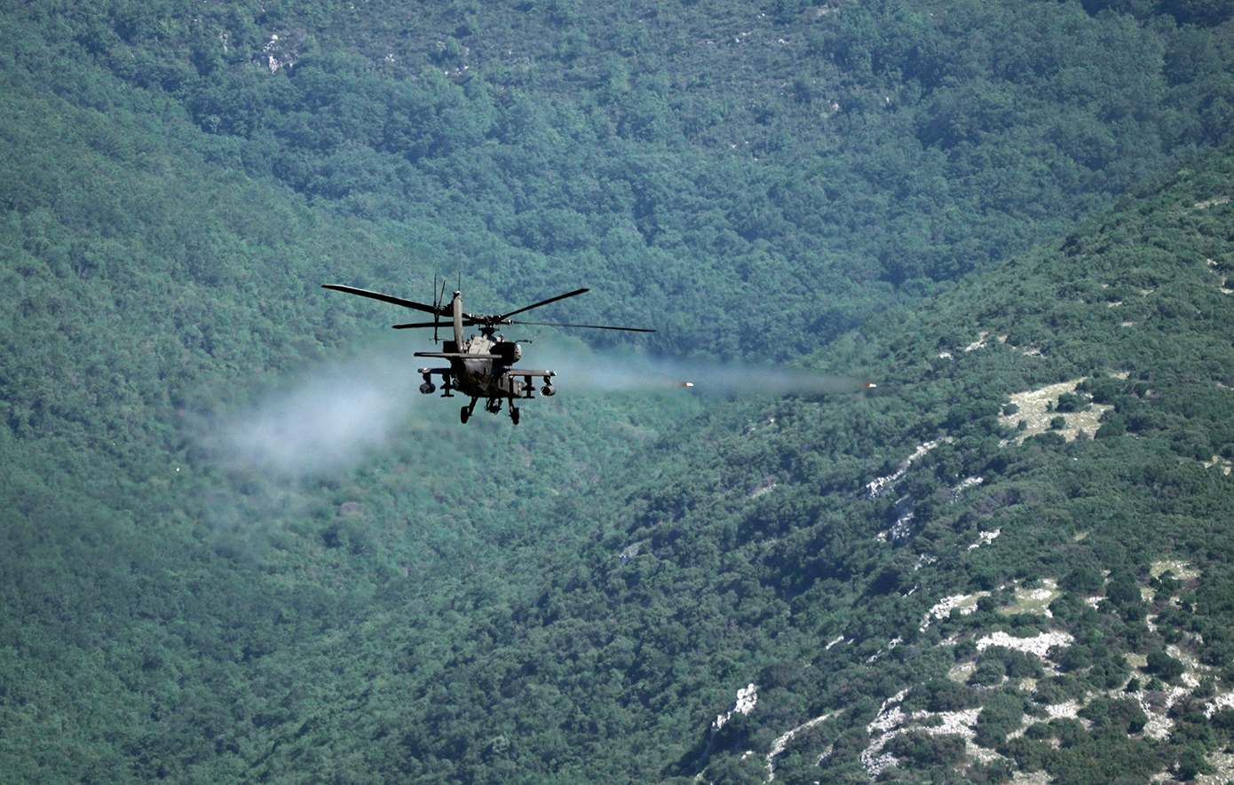 Apache ελικόπτερα Apache ελικόπτερα