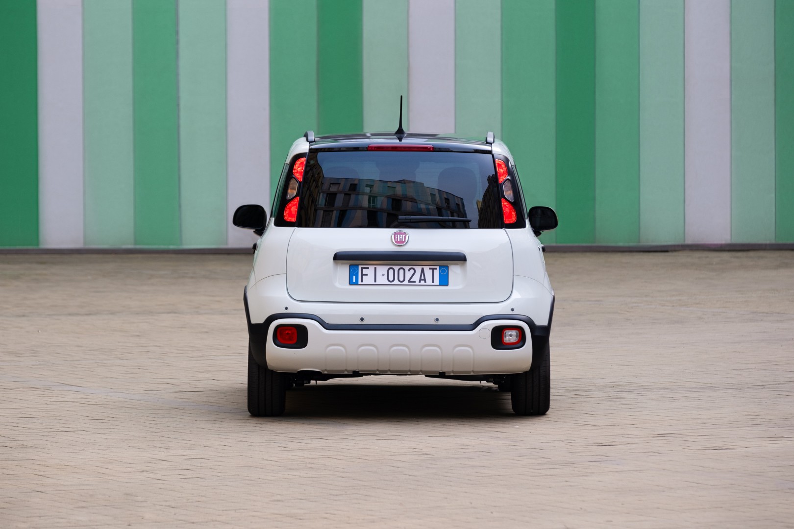 Fiat Panda Hybrid: Ακόμη πιο προσιτό με τιμή από 14.990 ευρώ Fiat Panda Hybrid: Ακόμη πιο προσιτό με τιμή από 14.990 ευρώ