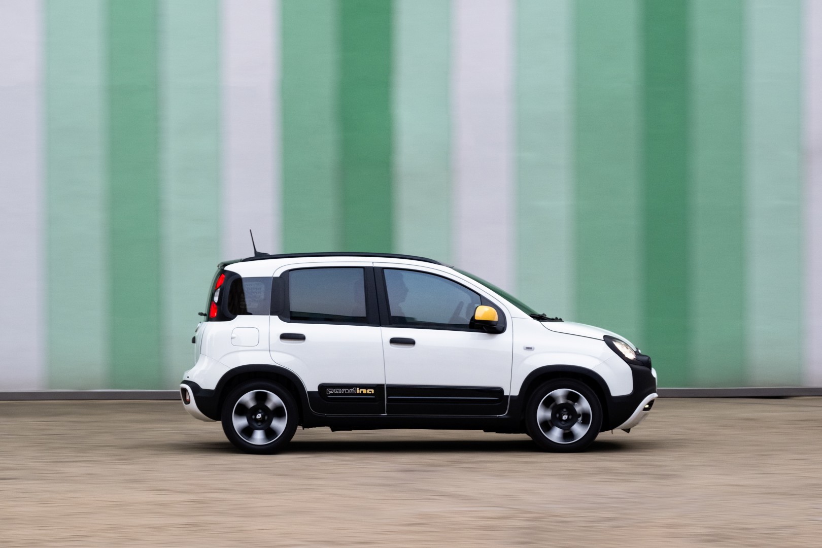 Fiat Panda Hybrid: Ακόμη πιο προσιτό με τιμή από 14.990 ευρώ Fiat Panda Hybrid: Ακόμη πιο προσιτό με τιμή από 14.990 ευρώ