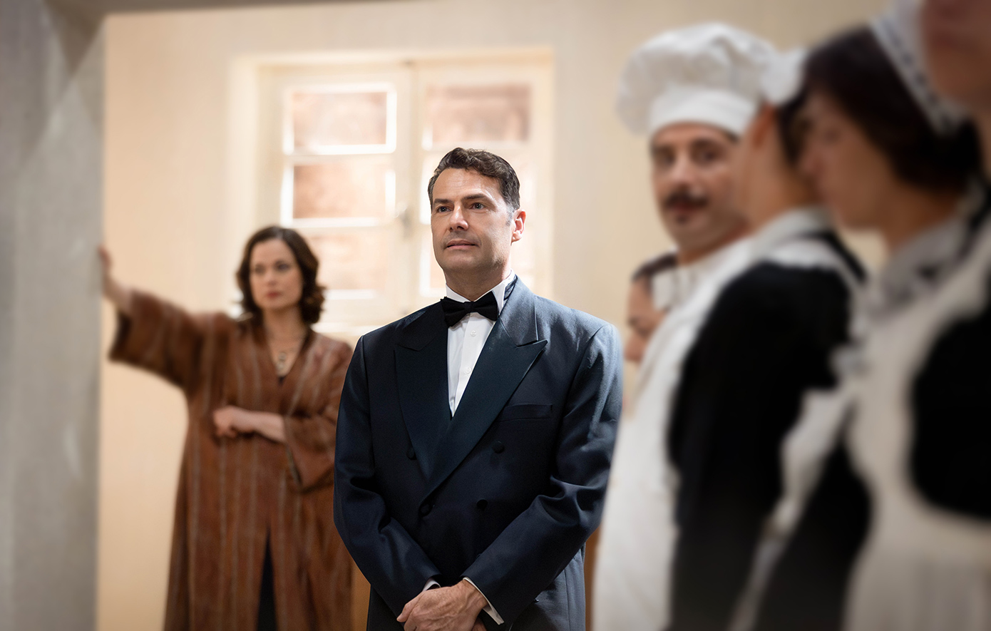 GRAND HOTEL - Το who is who του Διονύση Παναγόπουλου GRAND HOTEL - Το who is who του Διονύση Παναγόπουλου