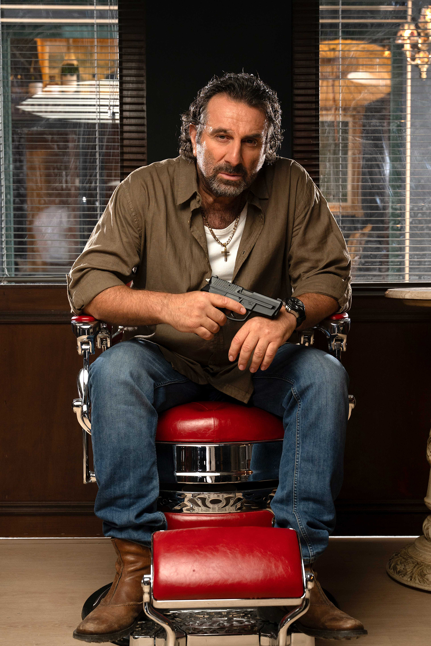 Γιατί ρε πατέρα; Η πιο απρόβλεπτη κωμωδία μυστηρίου έρχεται! Γιατί ρε πατέρα; Η πιο απρόβλεπτη κωμωδία μυστηρίου έρχεται!