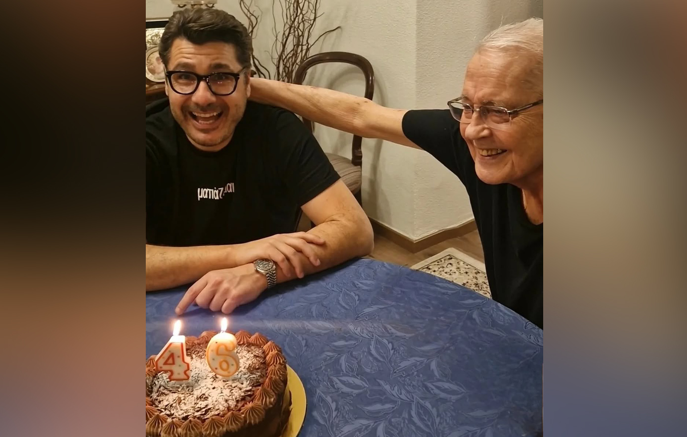 «Ακόμα σε περιμένουμε σπίτι, αν και ξέρω ότι δεν θα ‘ρθεις»: Συγκινεί ο Λάμπρος Κωνσταντάρας για τον πατέρα του