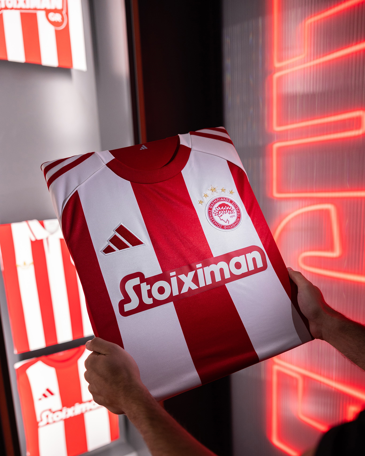Η Stoiximan και ο Ολυμπιακός συνεχίζουν μαζί μέχρι το 2028 Η Stoiximan και ο Ολυμπιακός συνεχίζουν μαζί μέχρι το 2028