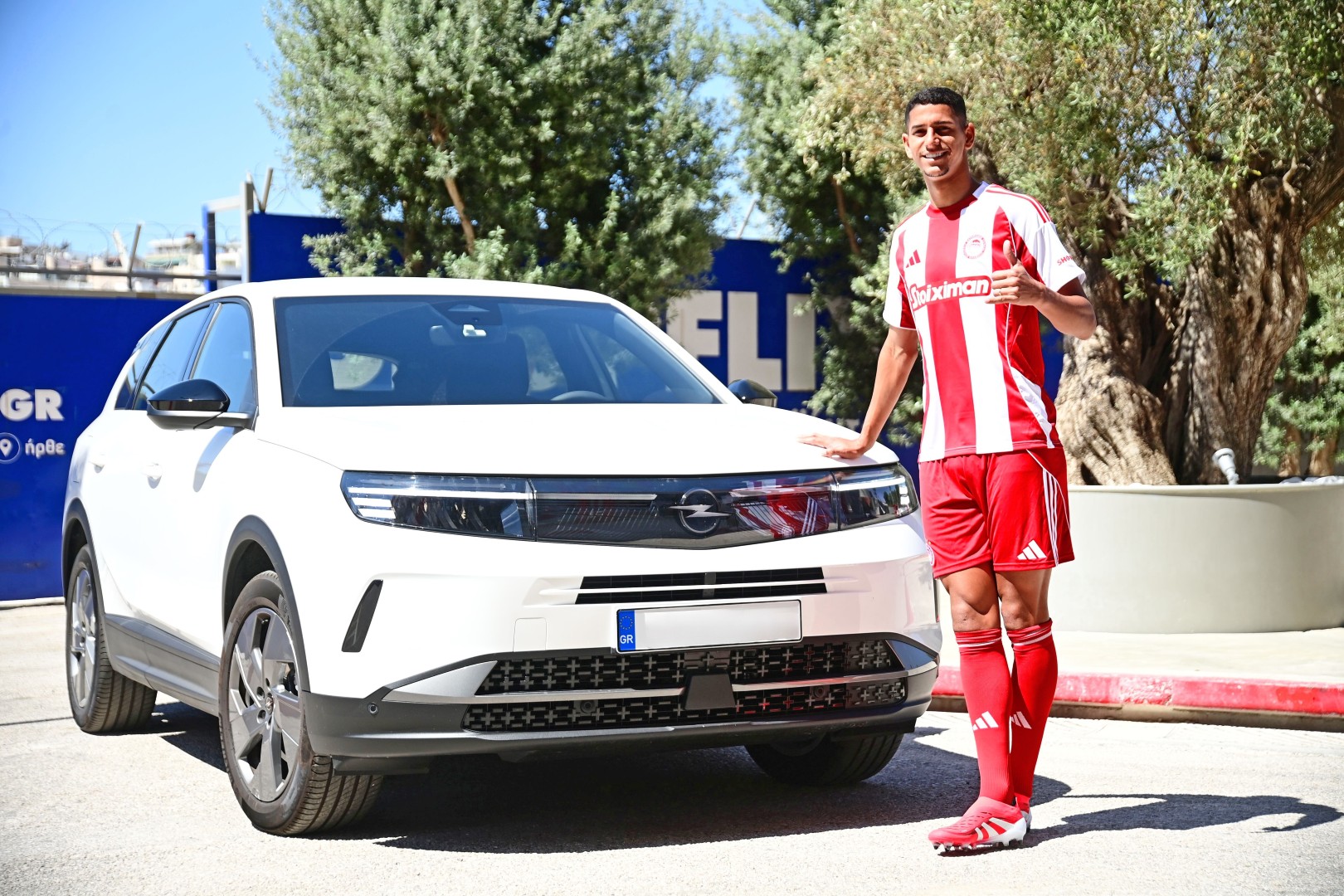 Ποιοι παίκτες του Ολυμπιακού τεστάρουν τα νέα Opel τους;