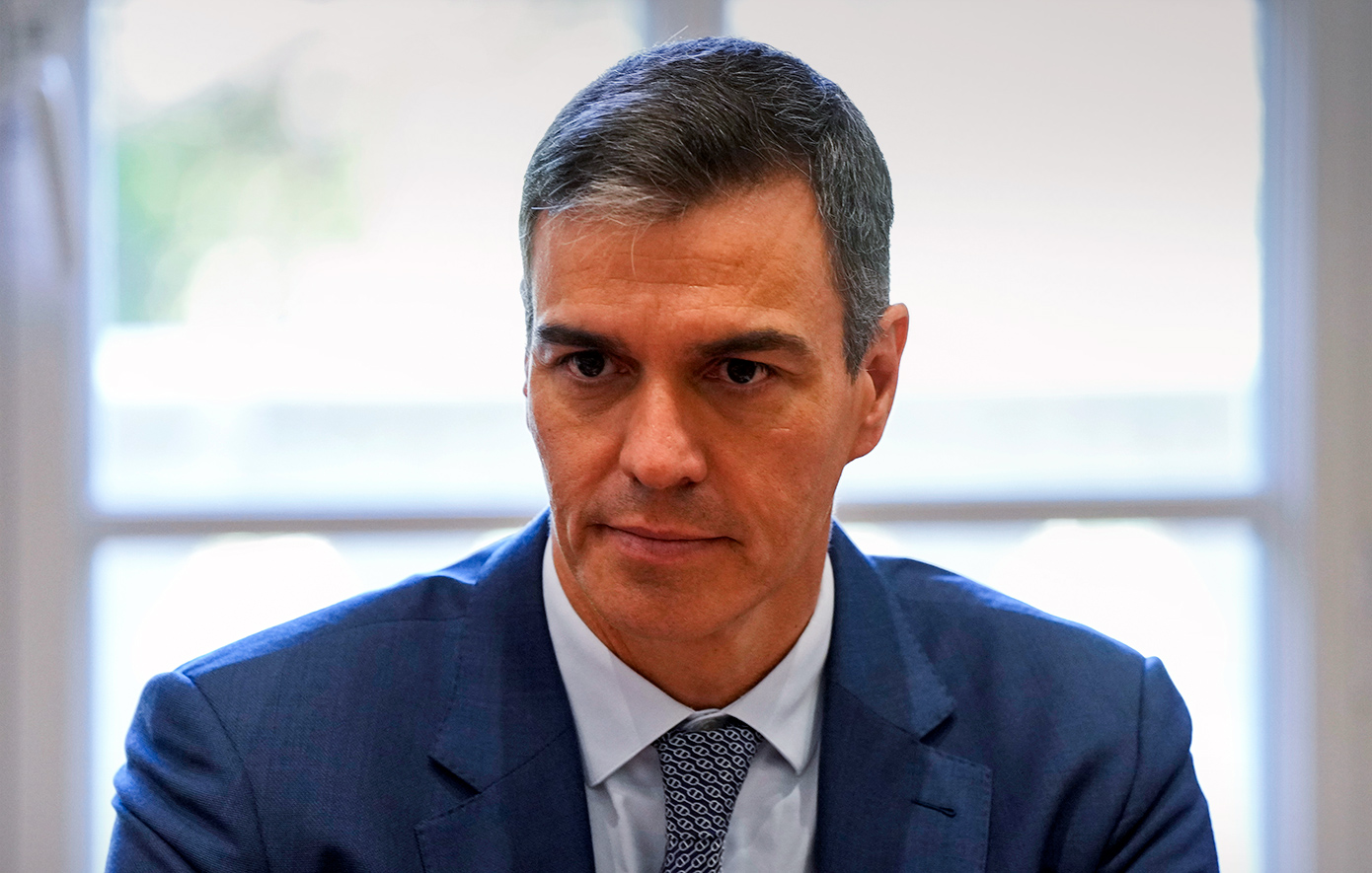 Αντιμέτωπος με σεξουαλικά σκάνδαλα, ο πρωθυπουργός Σάντσεθ επιβεβαιώνει τη δέσμευση των Σοσιαλιστών υπέρ των γυναικών