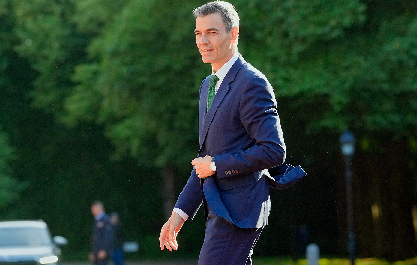 Βλάβη στο αεροσκάφος του Ισπανού πρωθυπουργού Πέδρο Σάντσεθ ενώ ταξίδευε στο Παρίσι &#8211; Επέστρεψε στη Μαδρίτη