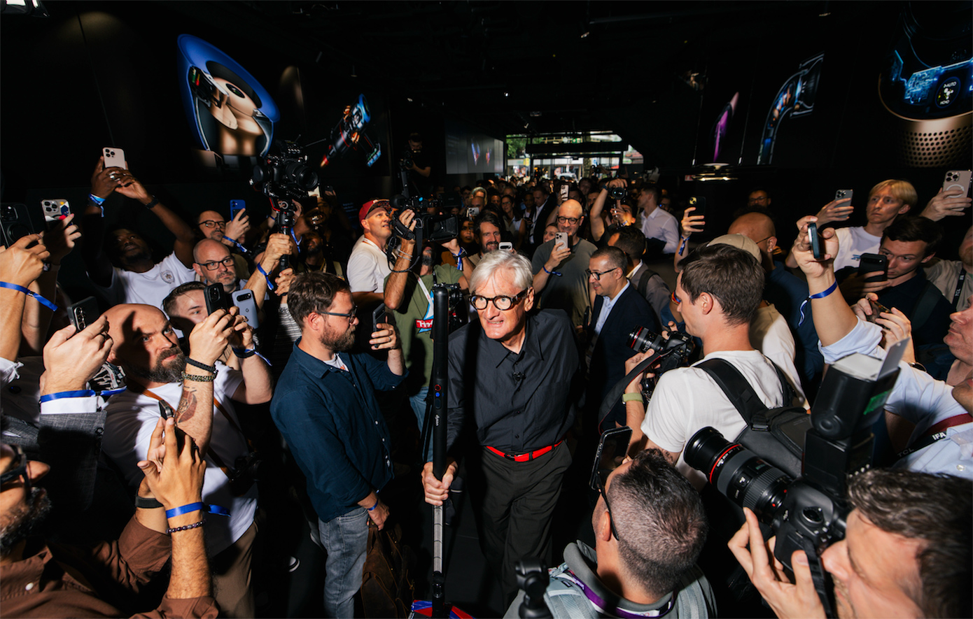 O James Dyson αποκαλύπτει την επόμενη γενιά τεχνολογίας στο Βερολίνο 