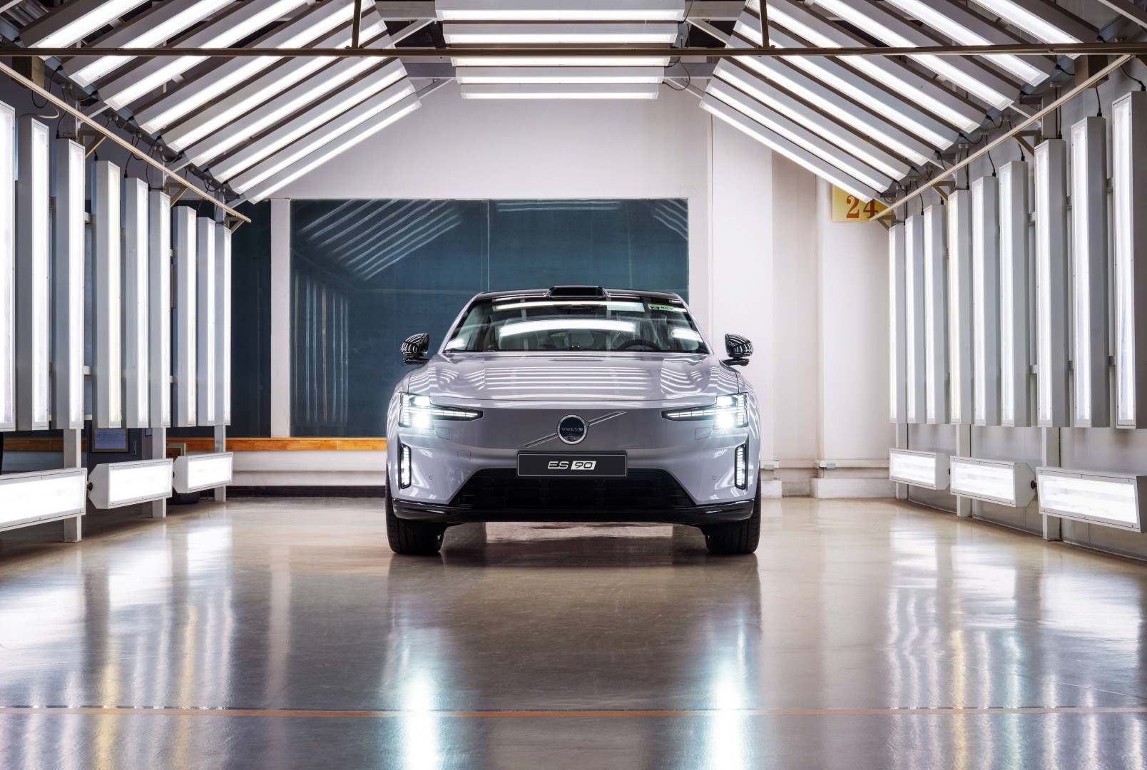 Ξεκίνησε η παραγωγή του νέου ηλεκτρικού Volvo ES90
