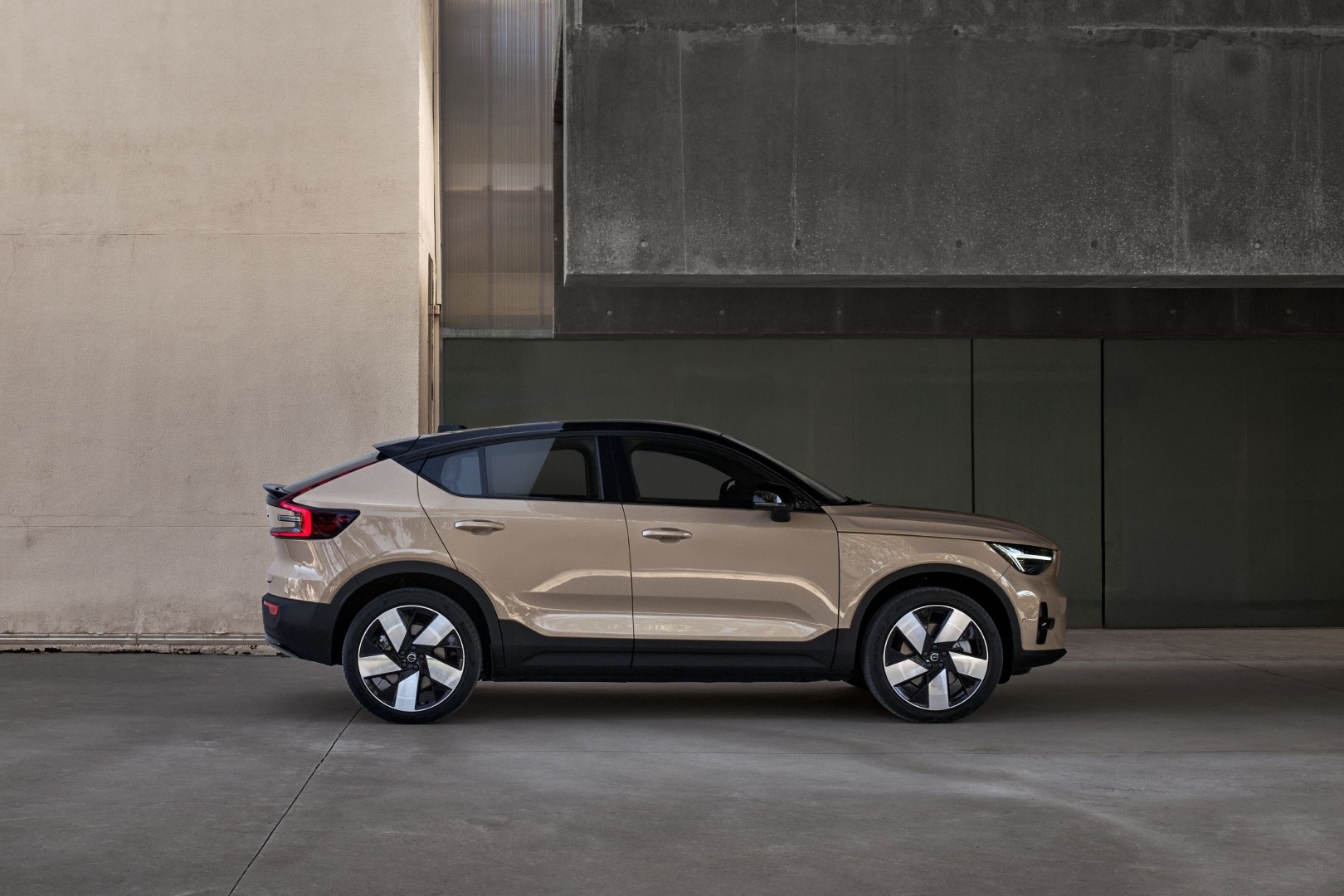 Όλα τα ηλεκτρικά Volvo με όφελος έως 10.000 ευρώ Όλα τα ηλεκτρικά Volvo με όφελος έως 10.000 ευρώ